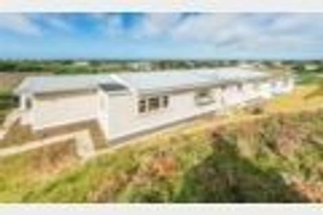 Photo of property in 37 Karewa Street, Castlecliff, Whanganui, 4501