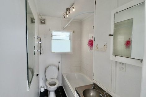 Photo of property in 67 St Vincent Avenue, Remuera, Auckland, 1050