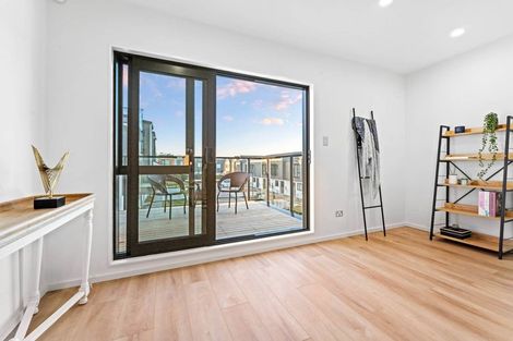 Photo of property in 9 Dotterel Place, Westgate, Auckland, 0614