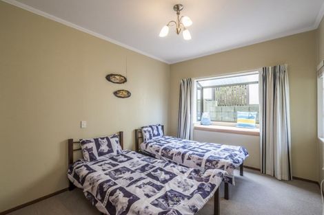 Photo of property in 128 Winara Avenue, Waikanae, 5036