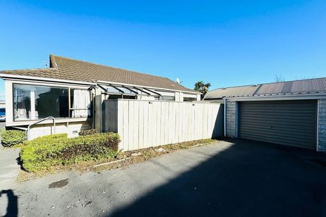 Photo of property in 2/92 North Avon Road, Richmond, Christchurch, 8013