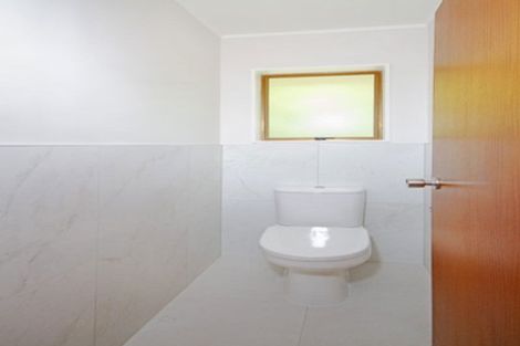 Photo of property in 1/2 Sylvan Avenue, Northcote, Auckland, 0627