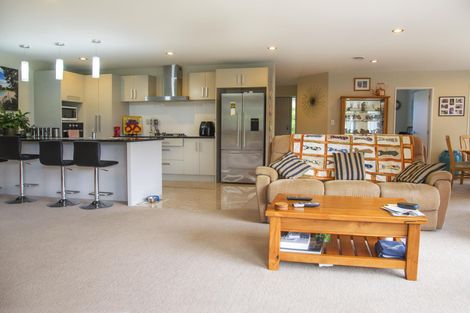 Photo of property in 18 Cooladerry Place, Rosehill, Papakura, 2113