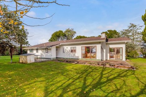 Photo of property in 76 Tawa Road, Kumeu, 0891