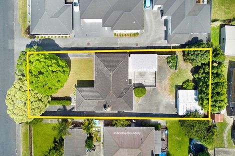 Photo of property in 16 Coniston Avenue, Te Atatu South, Auckland, 0610