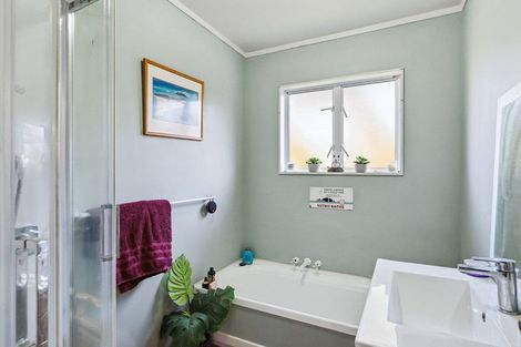 Photo of property in 18c Titoki Road, Waikanae Beach, Waikanae, 5036