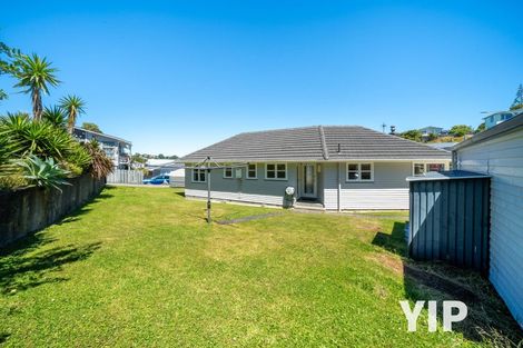 Photo of property in 54 Batchelor Street, Newlands, Wellington, 6037