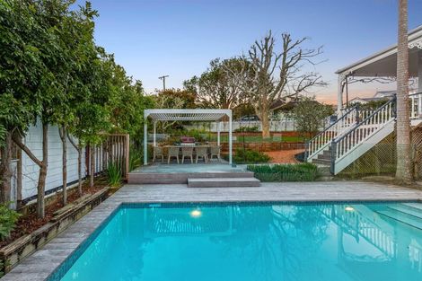 Photo of property in 2/12 Mariposa Crescent, Birkenhead, Auckland, 0626