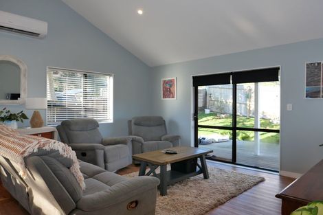 Photo of property in 4 Hookway Grove, Paraparaumu, 5032