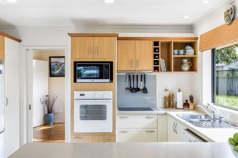 Photo of property in 6 D'urville Place, Gulf Harbour, Whangaparaoa, 0930