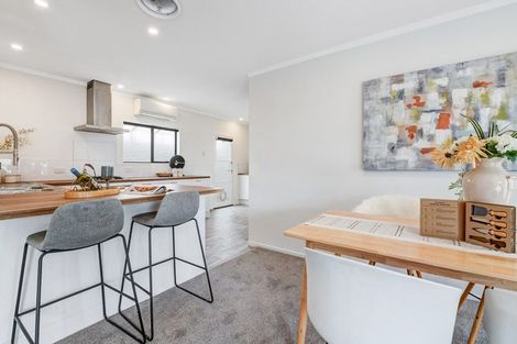 Photo of property in 12a Eagle Place, Red Beach, 0932