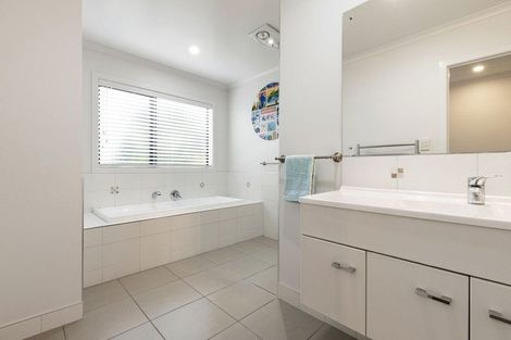 Photo of property in 18 Watkins Road, Cambridge, 3434