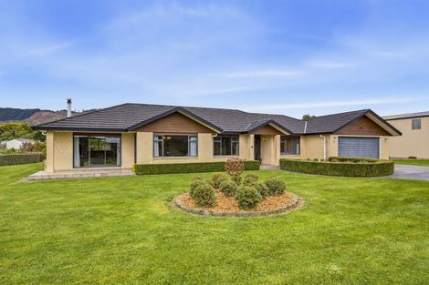 Photo of property in 53 Pohutukawa Drive, Levin, 5571