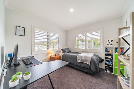 Photo of property in 17 Opal Avenue, Timberlea, Upper Hutt, 5018