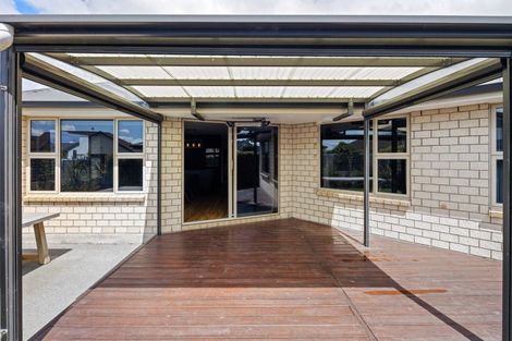 Photo of property in 18 Gibbston Close, Huntington, Hamilton, 3210