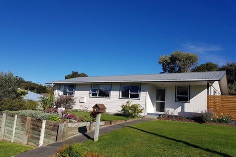 Photo of property in 18 Woolwich Close, Whitby, Porirua, 5024