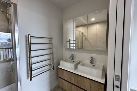 Photo of property in 19 Lyons Avenue, Murrays Bay, Auckland, 0630