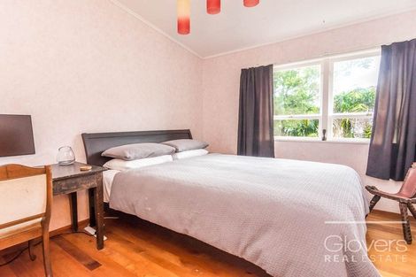 Photo of property in 5 Thuja Street, Green Bay, Auckland, 0604