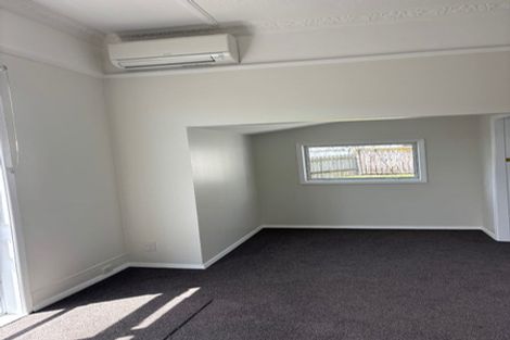 Photo of property in 16 Glendavar Street, Berhampore, Wellington, 6023