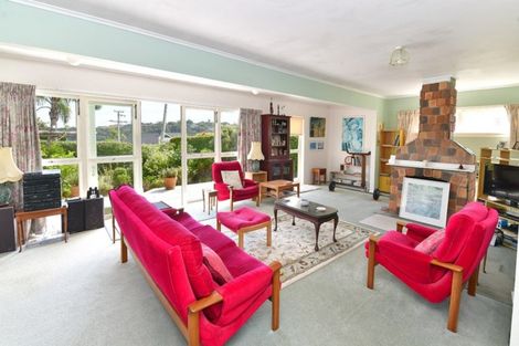 Photo of property in 48 Tindalls Bay Road, Tindalls Beach, Whangaparaoa, 0930