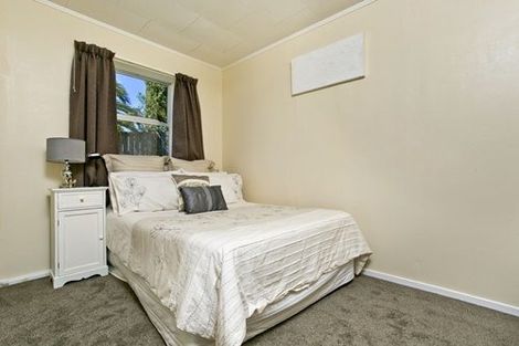 Photo of property in 1/179 Carlisle Road, Northcross, Auckland, 0632