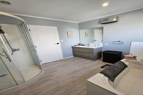 Photo of property in 19b Aorangi Road, Paraparaumu, 5032