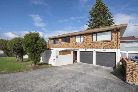 Photo of property in 1/32 Beach Road, Castor Bay, Auckland, 0620