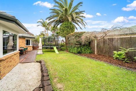 Photo of property in 27 Ponderosa Drive, Oteha, Auckland, 0632