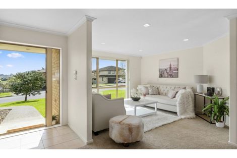 Photo of property in 37 Nimstedt Avenue, Oteha, Auckland, 0632