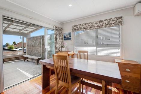 Photo of property in 9 Devonshire Road, Unsworth Heights, Auckland, 0632