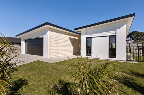 Photo of property in 13 Rua Place, Bell Block, New Plymouth, 4312