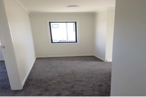Photo of property in 1 Opaoa Way, Aotea, Porirua, 5024