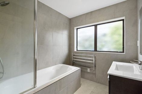 Photo of property in 2/133 Ocean View Road, Hillcrest, Auckland, 0627