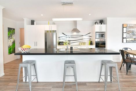 Photo of property in 27 The Circle, Manly, Whangaparaoa, 0930