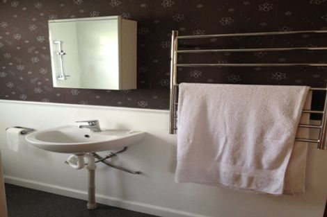 Photo of property in 16 Freyberg Street, Roslyn, Palmerston North, 4414