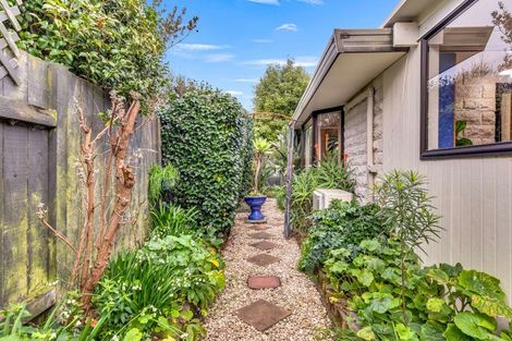 Photo of property in 3 Caroline Crescent, Highbury, Palmerston North, 4412