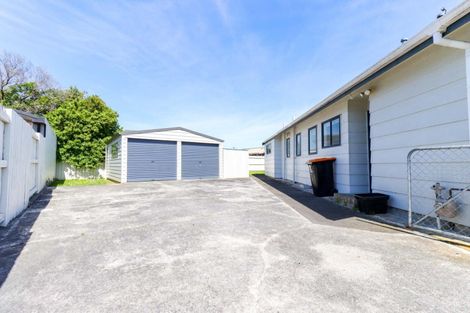 Photo of property in 75 Hillcrest Drive, Kelvin Grove, Palmerston North, 4414