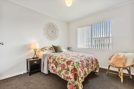 Photo of property in 1/13 Maplesden Drive, Clendon Park, Auckland, 2103