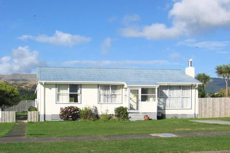 Photo of property in 31 Whanga Crescent, Titahi Bay, Porirua, 5022