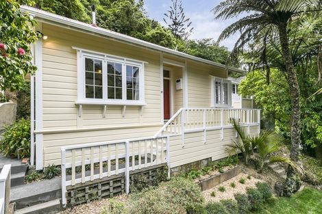 Photo of property in 12 Governor Road, Northland, Wellington, 6012