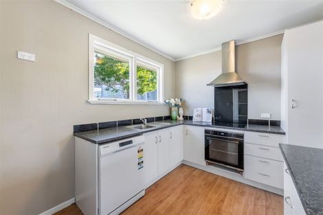 Photo of property in 3/3 Buscomb Avenue, Henderson, Auckland, 0610