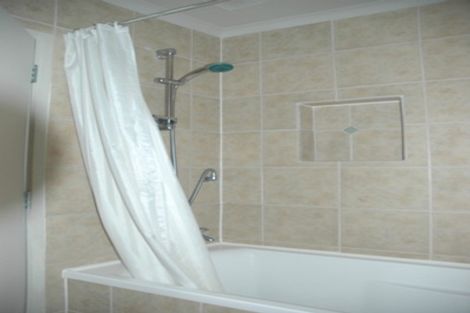 Photo of property in 6/28 William Bond Street, Stanley Point, Auckland, 0624