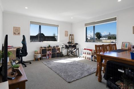 Photo of property in 15 Customhouse Street, Bell Block, New Plymouth, 4312