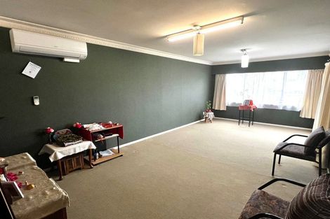 Photo of property in 15 Tabak Crescent, Takaro, Palmerston North, 4412