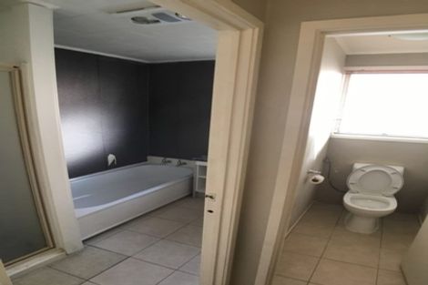 Photo of property in 28 Casuarina Road, Half Moon Bay, Auckland, 2012