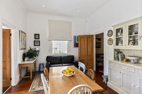 Photo of property in 33 Grove Road, Kelburn, Wellington, 6012