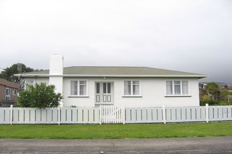 Photo of property in 6 Mace Terrace, Oakura, 4314