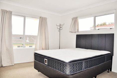 Photo of property in 1/3 Capilano Place, Glenfield, Auckland, 0629
