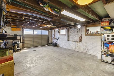 Photo of property in 12 Fairlea Road, Te Atatu South, Auckland, 0610