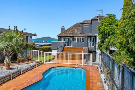 Photo of property in 11 Katui Street, Castor Bay, Auckland, 0620